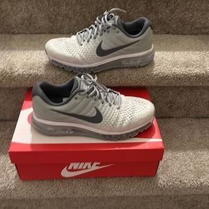 NIKE AirMax 2017 WolfGrey Size 11